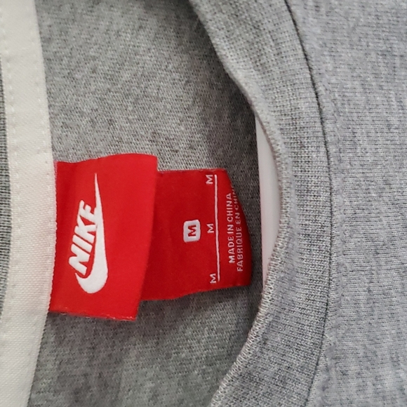 Nike sweatshirt - Picture 2 of 3